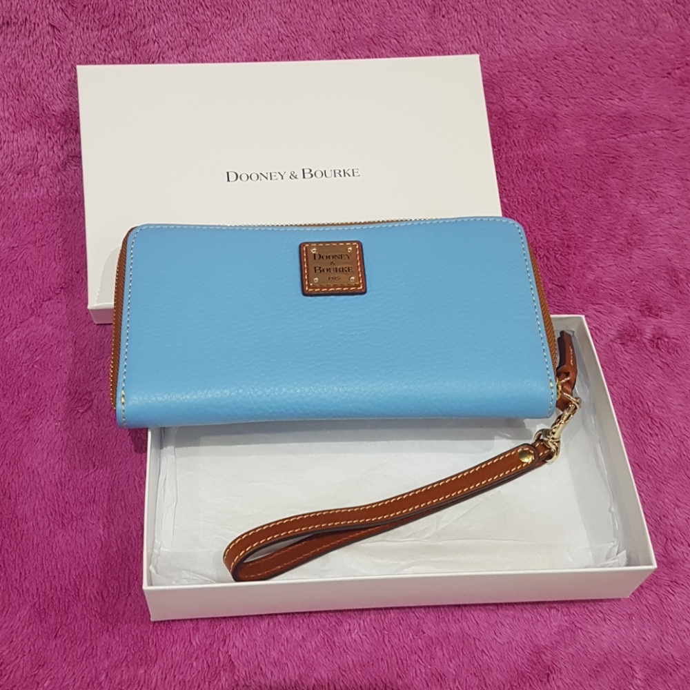 Brand New Dooney & Bourke Wallet with Box